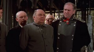 НЕ В БИРЮЛЬКИ ИГРАЕМ!!! сцена из фильма Убить дракона