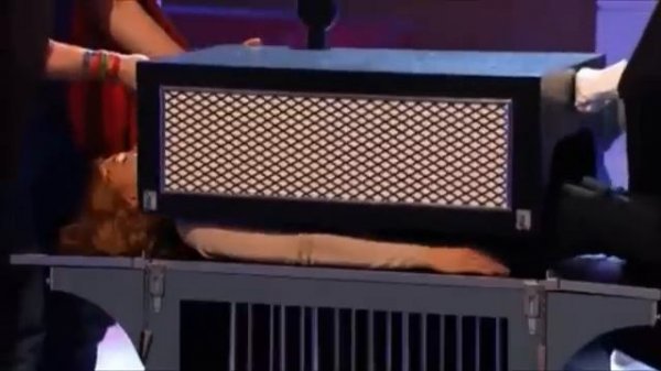 Spiker Table illusion with Jessica Ennis