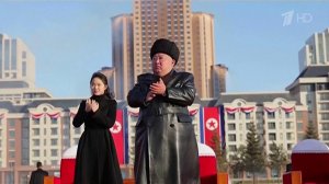 Лидер КНДР Ким Чен Ын вручил ордера на квартиры семьям бойцов, которые помогали освобождать Курск...