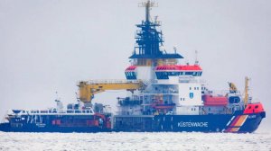 Немецкий ледокол застрял во льдах Арктики из-за поломки