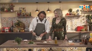 С началом масленицы! - делимся рецептом блинчиков с лососем от Мирко Дзаго