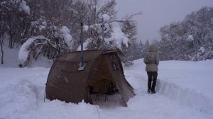 Поход в условиях экстремально сильного снегопада!Адский поход при -14°C с безумными снежными бомбами