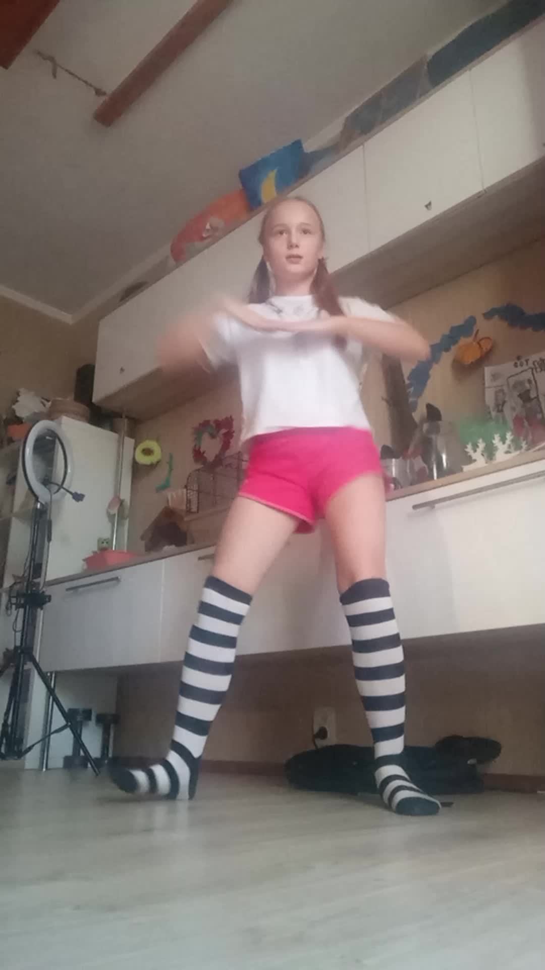 танцую( в этот раз нормально) смотреть онлайн