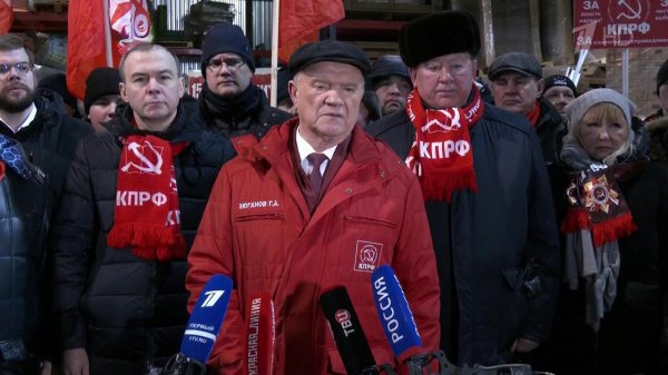 Гуманитарный конвой в зону спецоперации отправила КПРФ.