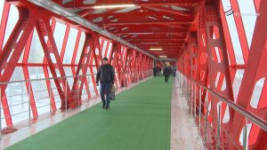 В Серпухове сделали новое резиновое покрытие на железнодорожном мосту