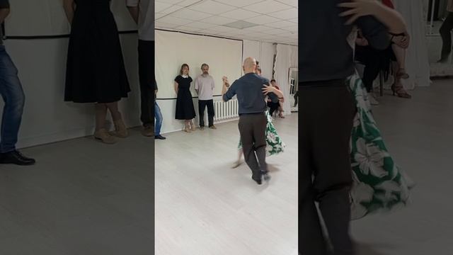 Аргентинское танго в исполнении преподавателей школы GOLDEN TANGO смотреть онлайн