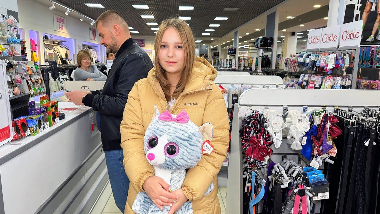 ВЛОГ Что случилось с НОВОЙ КУРТКОЙ Алисы ? Едем покупать обувь для Алисы ! Наши видео до ютуба ! смотреть онлайн