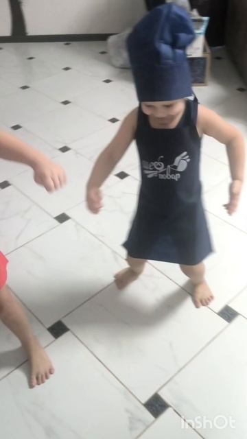 Разминка перед съёмками. Братишки в деле.