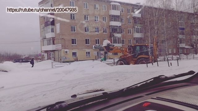Как чистят снег в моем городе