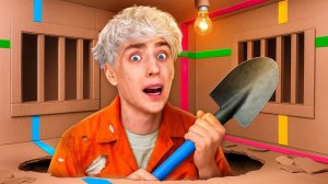 Побег из Самой ОХРАНЯЕМОЙ КАРТОННОЙ ТЮРЬМЫ !