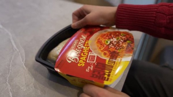 Закрыли одну в фургоне. 18+. Эротика