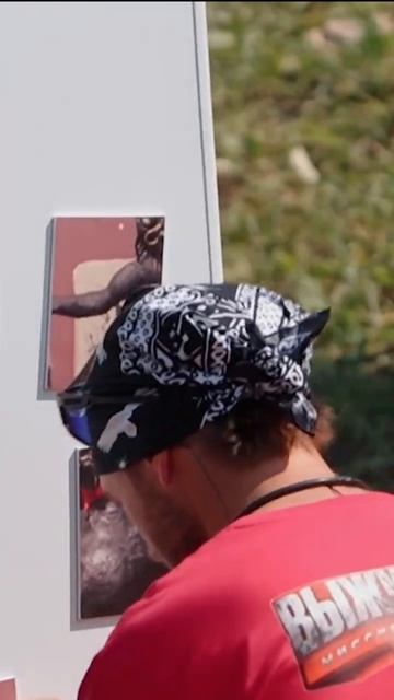 А вы бы вылизали портрет ведущего? 😂