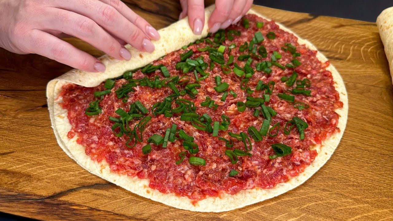 Рулет из тортильи/лаваша с начинкой. Тортилья с фаршем и сыром — простой рецепт за 15 минут смотреть онлайн