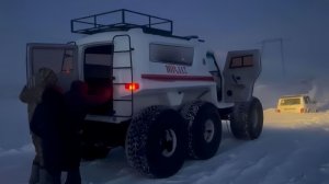 Три автомобился с людьми застряли в непогоду на трассе в Акмолинской области