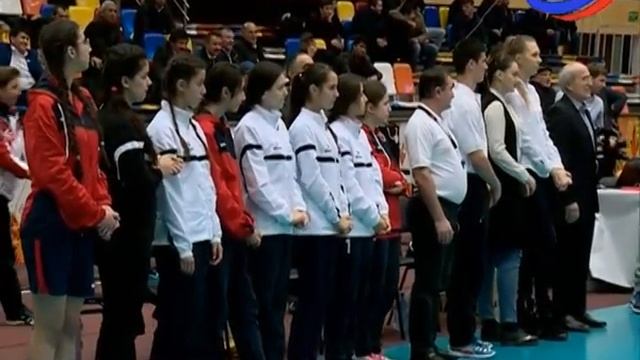 Волейбольный турнир ветеранов в Каспийске: команда Рамазана Абдулатипова победила