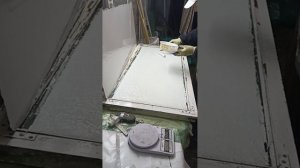 Работаю с полиэфирной смолой и стекломатом.