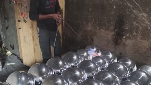 Как изготавливается алюминиевая посуда самсунг на заводе.