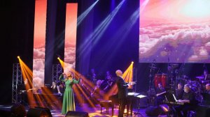 «Приснилось мне» Елена Максимова (муз.А.Бабаджанян; сл.Р.Рожественский)