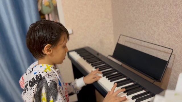 Давид,8лет - играет «Канон» ( А.Караманов)