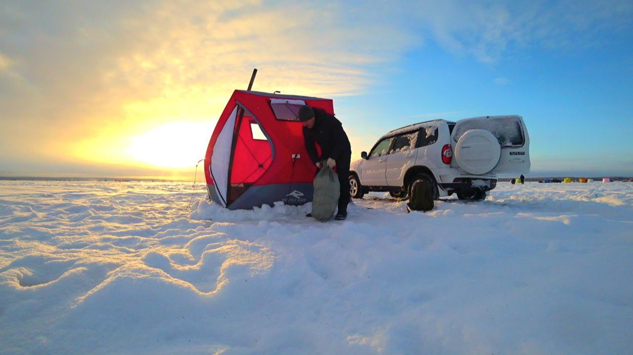 Рыбалка с Ночёвкой на Льду. Наловил Мешок. Готовка Вкуснятины в Палатке. смотреть онлайн