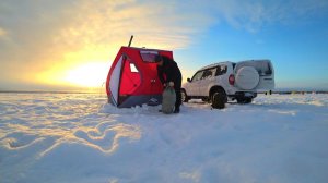 Рыбалка с Ночёвкой на Льду. Наловил Мешок. Готовка Вкуснятины в Палатке.