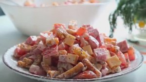 Салат "РАДОСТЬ МУЖЧИНЫ" / Вот Это Да!! - ВКУСНЯТИНА из вредных продуктов😀Да ещё и за 10 минут