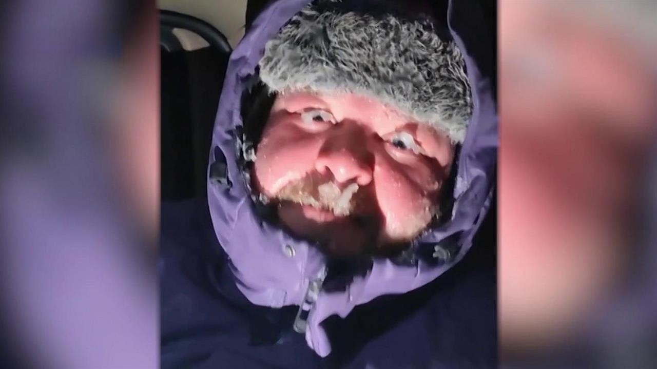 В Териберке туристы оказались в снежной ловушке. смотреть онлайн