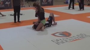 Девочка против парня чемпионат по борьбе среди подростков.