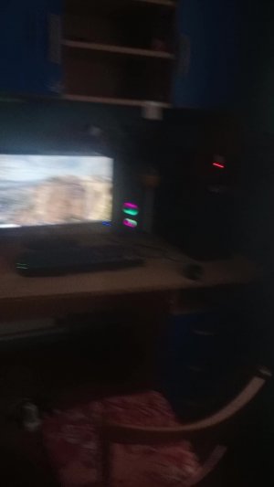 показываю картину и компьютер