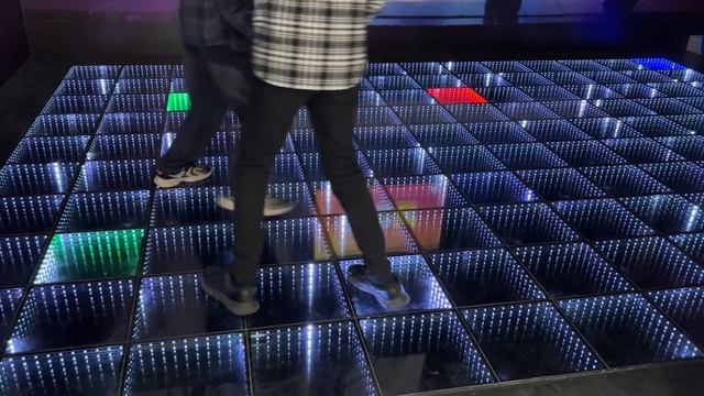 Пол это лава под веселую песенку. Видео для детей.