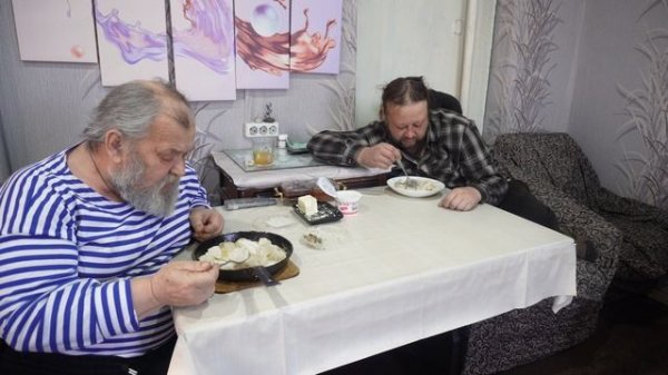 Не легко быть бизнесменами Умные рассуждения за пельмешками ПОДВАЛ ИЛЬИЧА