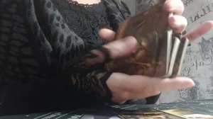 Скучает ли он по вам? Расклад Таро