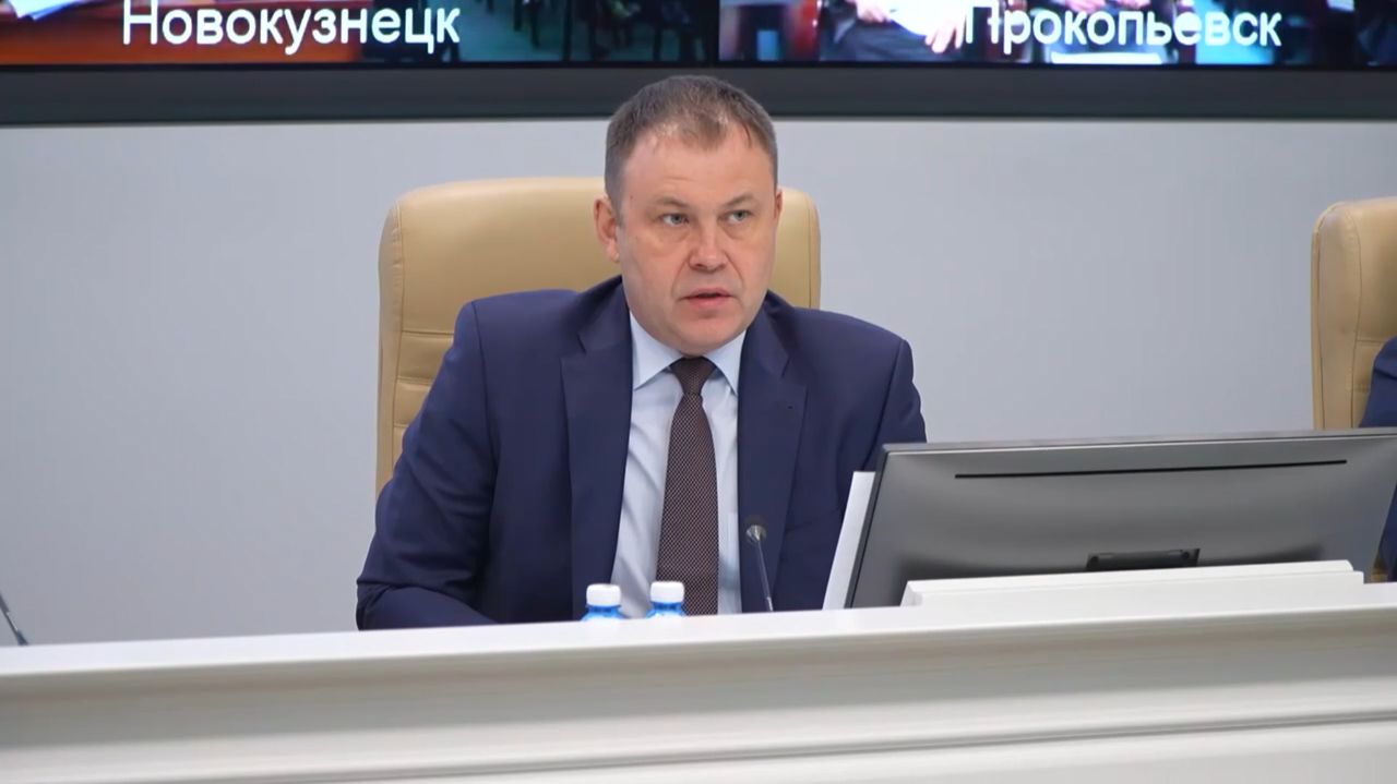 Илья Середюк: «Главам нужно выйти из кабинетов и лично контролировать борьбу с гололёдом» смотреть онлайн