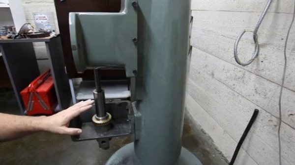 German WW2 universal grinding machine restoration, part 1