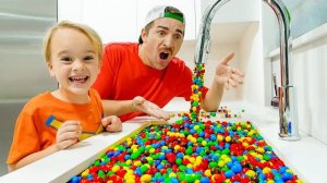 Детская история игрушек о волшебном кране с Крисом!