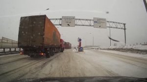 Фуры застряли на подъеме