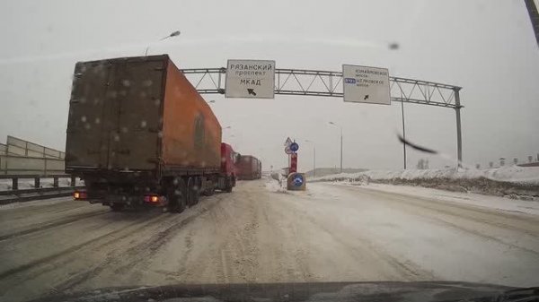 Фуры застряли на подъеме