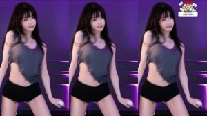 Seyeon в шортиках