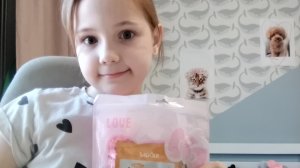 Я открываю бокс косметики