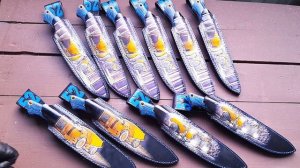 Коллекция ножен из кожи растительного дубления.