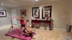 танцуем с подругой