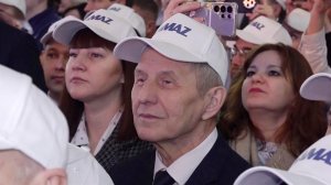 Владимир Путин наградил почетным знаком РФ "За успехи в труде" коллектив "КамАЗа".