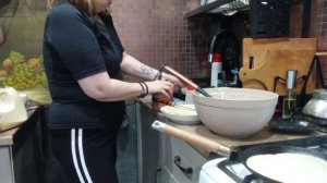 Танцую и пеку блины 🥞🥞🥞 Постоянно на работе, когда ещё танцевать?💃💃💃