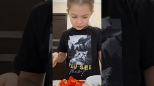 готовим маме салатик