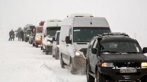 В снежном плену: сотни туристов застряли в Териберке из-за метели