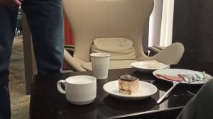 Мой личный официант-красавчик!