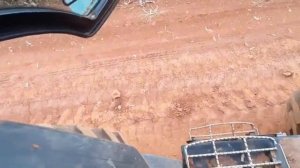 Экскаватор-погрузчик JCB 4CX, показывающий кабину и панель управления».