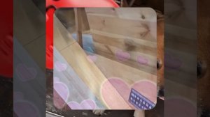 1000048730.mp4 (Собака наблюдает за устройством лестницы на 2 этаж в доме А-фрейм)