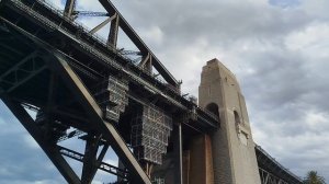 На корабле под тучами в Сиднее