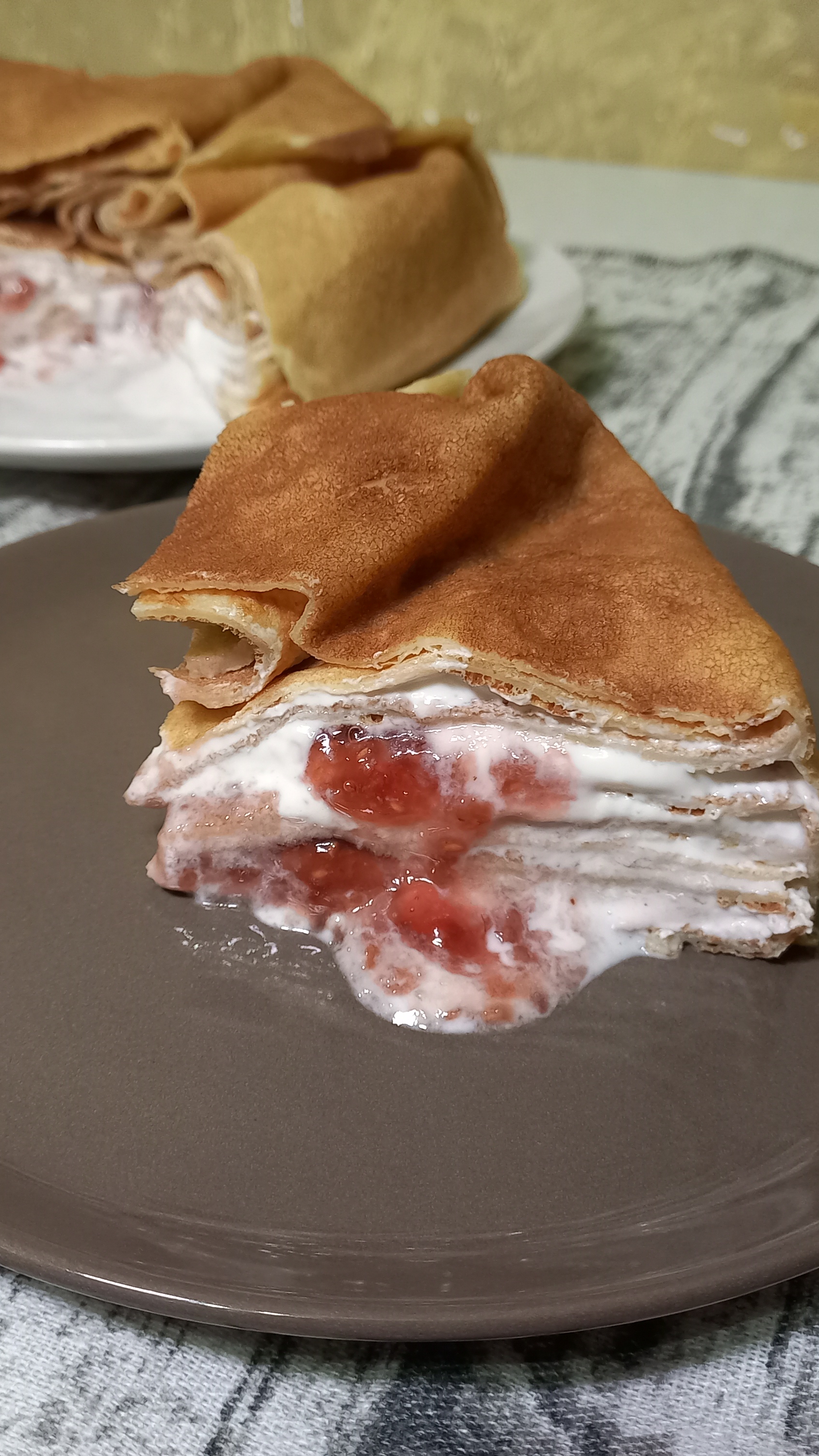 Блинный торт со сметанным кремом.